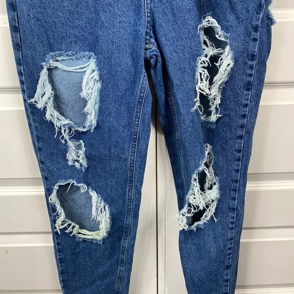 BDG Mom High Rise Destroyed Jeans Relaxed 28 Medium Wash Women’s